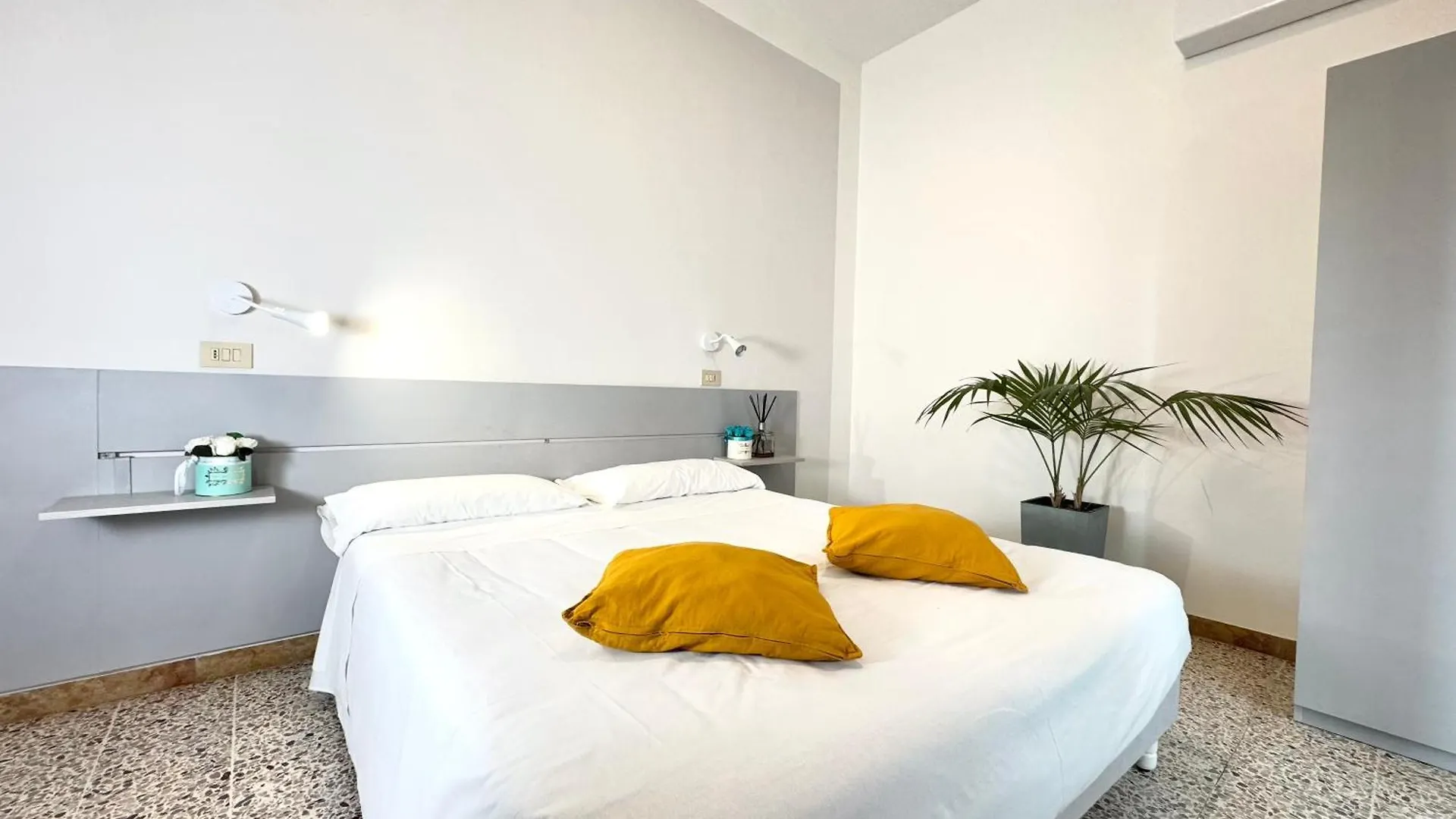 Hotel The Sea - 3 Minuti Dalla Spiaggia Rimini 2*,  Italy