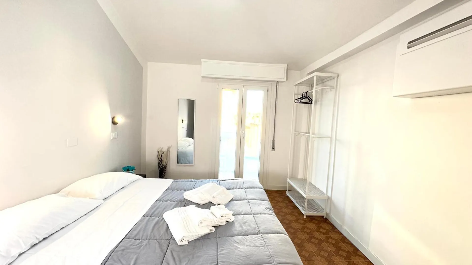 Hotel The Sea - 3 Minuti Dalla Spiaggia Rimini 2*,  Italy