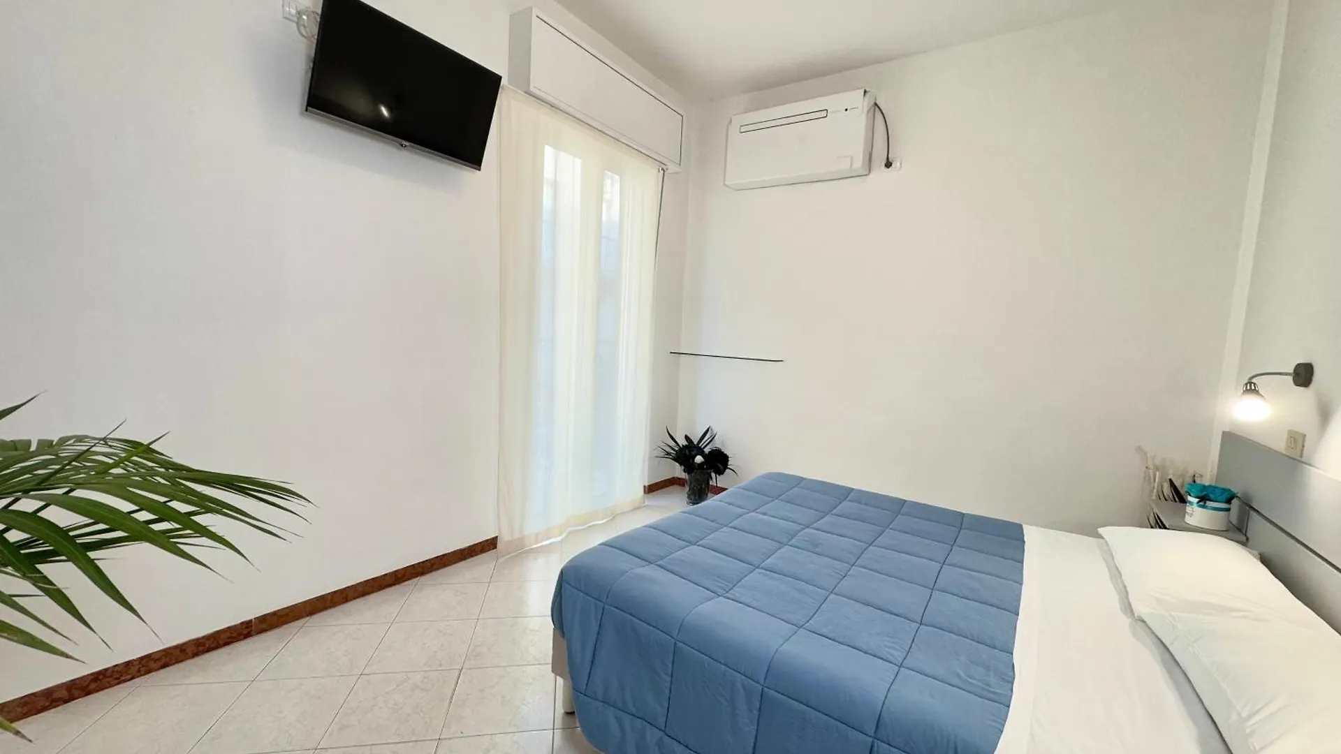Hotel The Sea - 3 Minuti Dalla Spiaggia Rimini 2*,