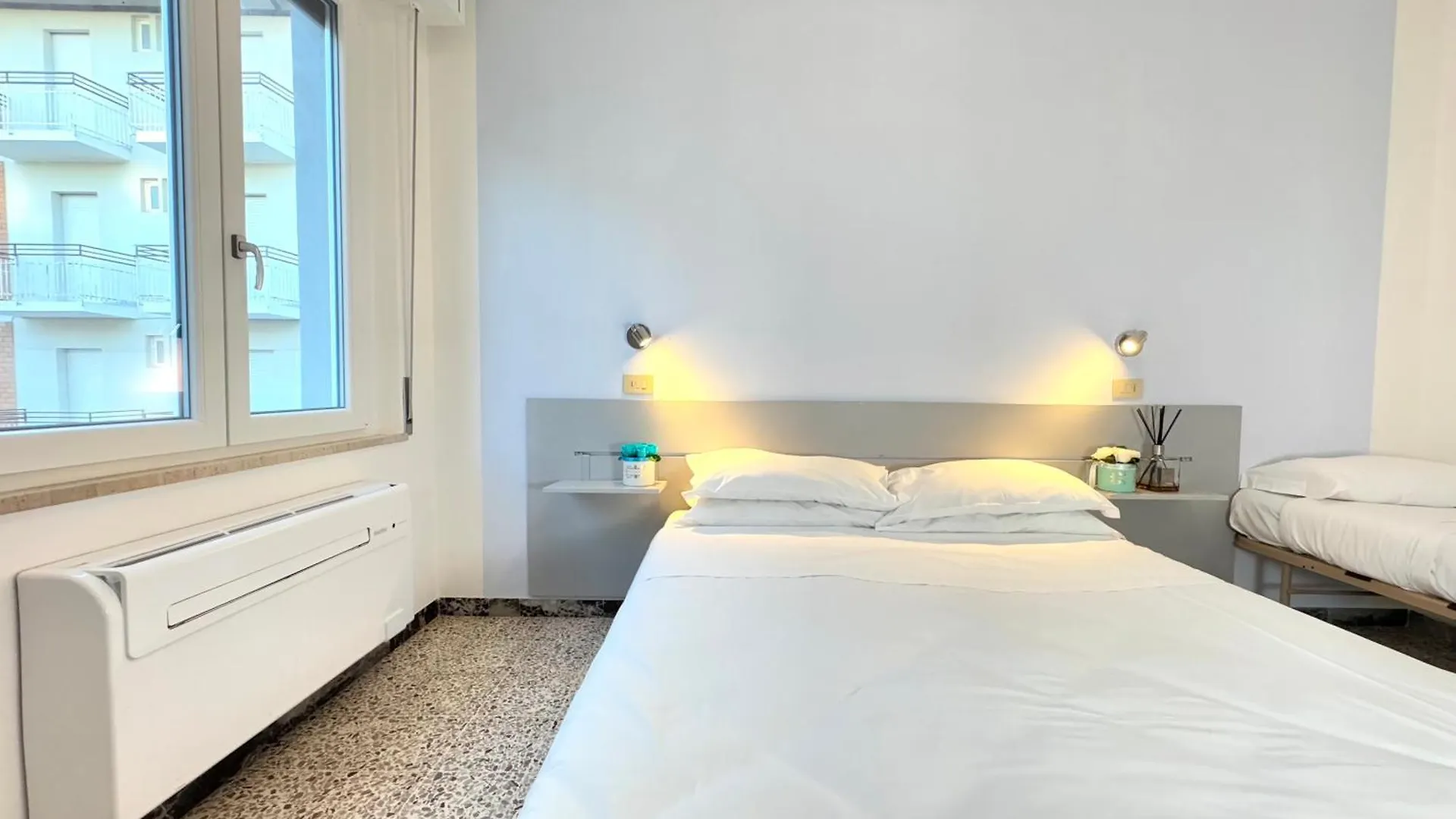 Hotel The Sea - 3 Minuti Dalla Spiaggia Rimini 2*,  Italy